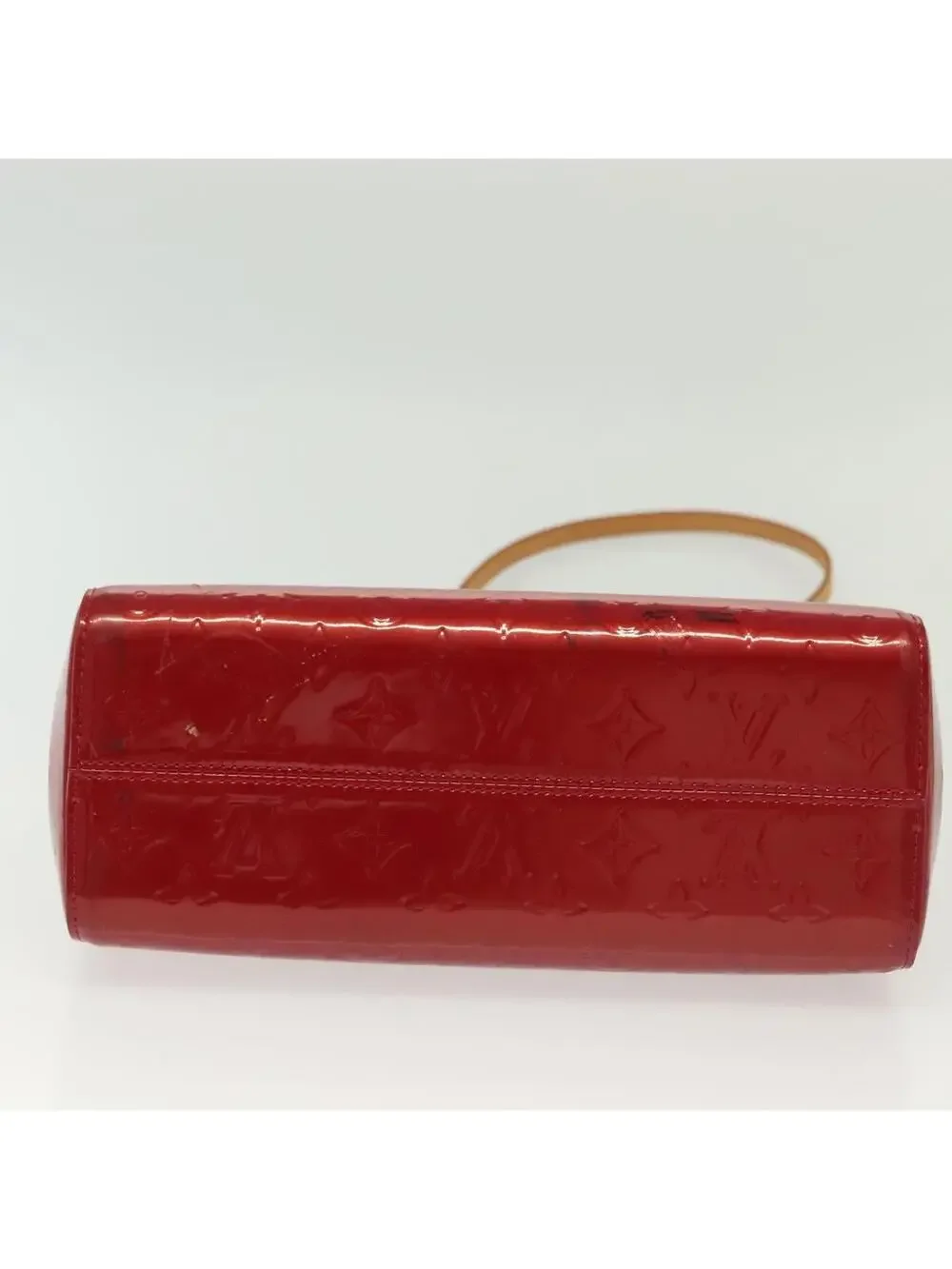 Louis Vuitton manner red